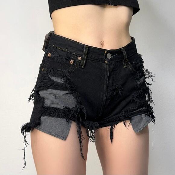 28" Waist Vintage Levis 501 Black Mid Rise Distressed Cut Off Jean Denim Shorts - Picture 1 of 8